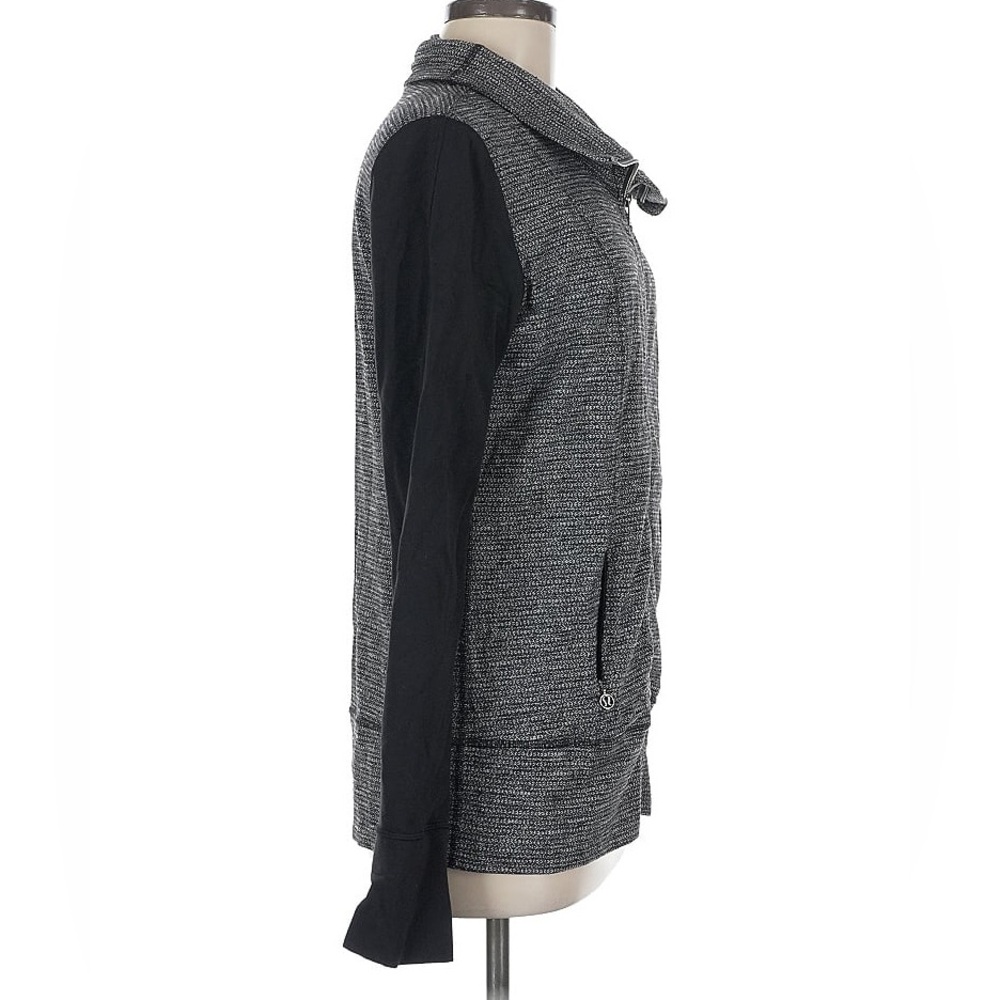 Lululemon Daily Yoga Jacket
Coco Pique Black / Black - Picture 4 of 8
